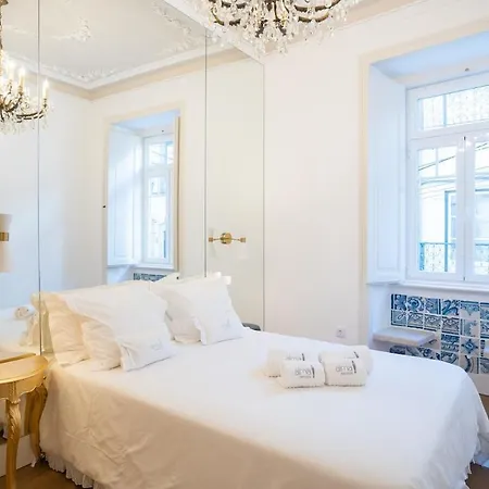 Baroque With Patio Portuguese Soul Bica Tram 4p Apartment *