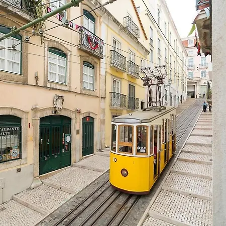 Baroque With Patio Portuguese Soul Bica Tram 4p Lägenhet