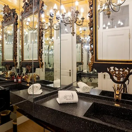 Baroque With Patio Portuguese Soul Bica Tram 4p Appartamento *