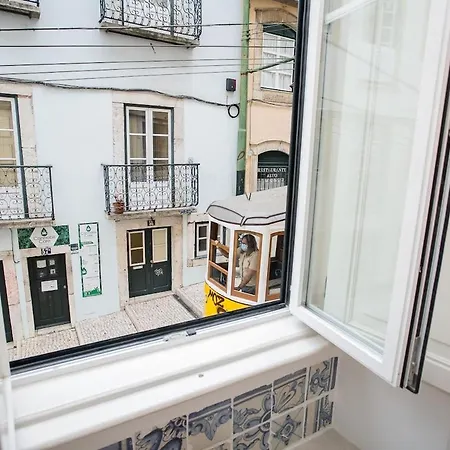 Apartment Baroque With Patio Portuguese Soul Bica Tram 4p Lisbon