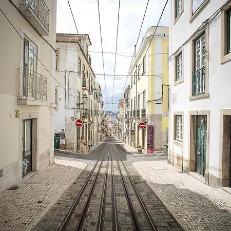 Baroque With Patio Portuguese Soul Bica Tram 4p Lägenhet