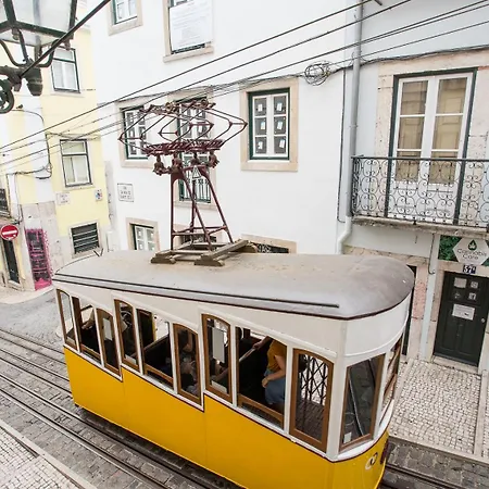 Апартаменты Baroque With Patio Portuguese Soul Bica Tram 4p Лиссабон